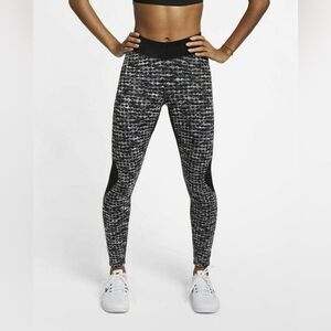 Nike Pro Hyperwarm Leggings thermal base layer running small CJ5693-010
